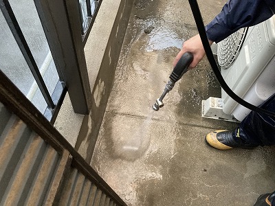 ベランダ　高圧洗浄